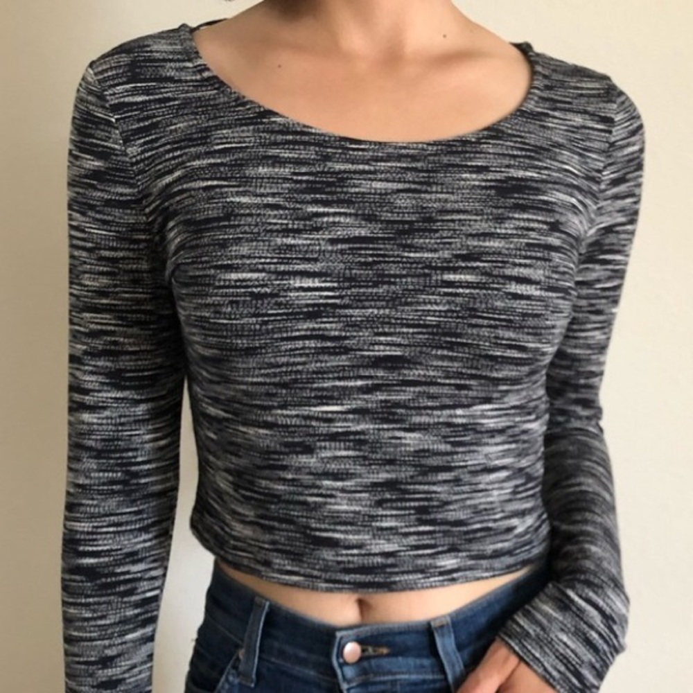 H&M Divided Black/White Static Long Sleeve Crop